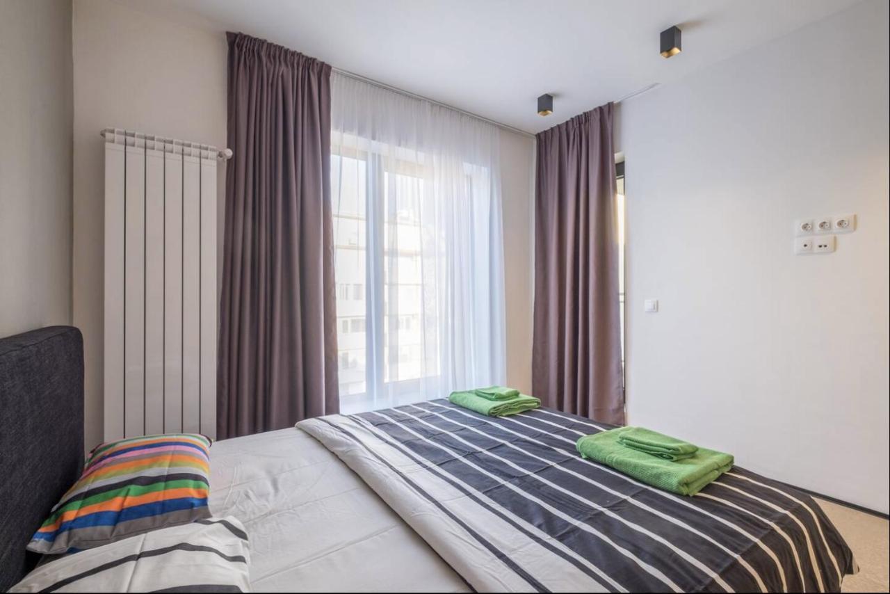 - Mall Of & Metro Station Apartment