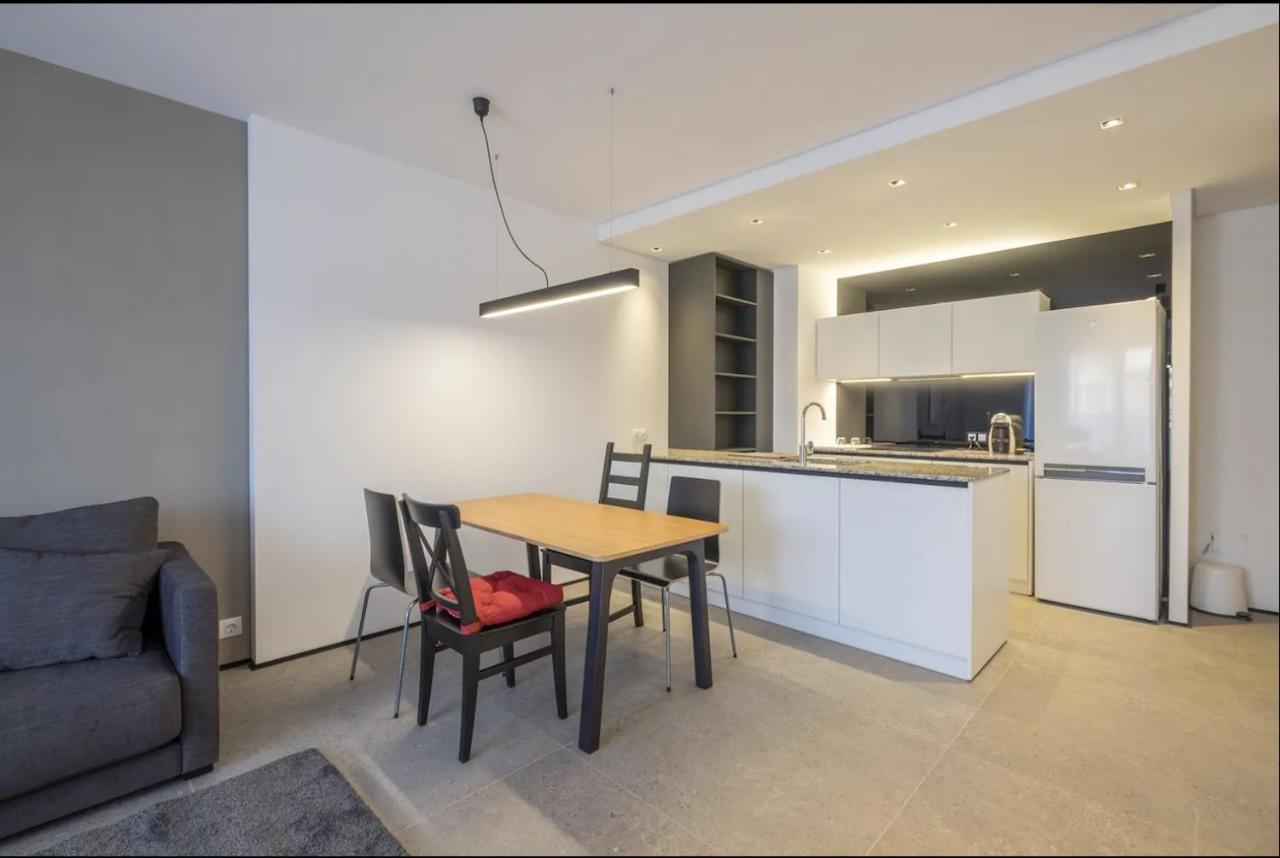 - Mall Of & Metro Station Apartament