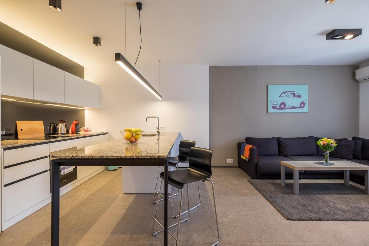 - Mall Of & Metro Station Apartament *
